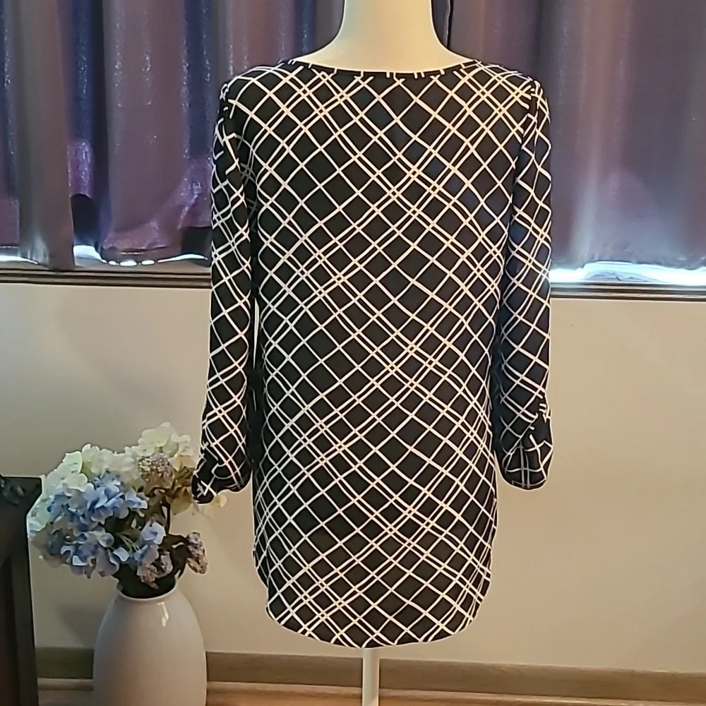 Dressbarn Patterned Black & White Top - Small - Picture 4 of 8